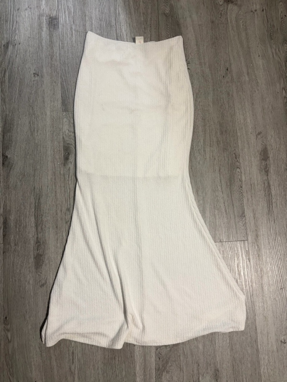 White Ribbed Mermaid-Style Maxi Skirt